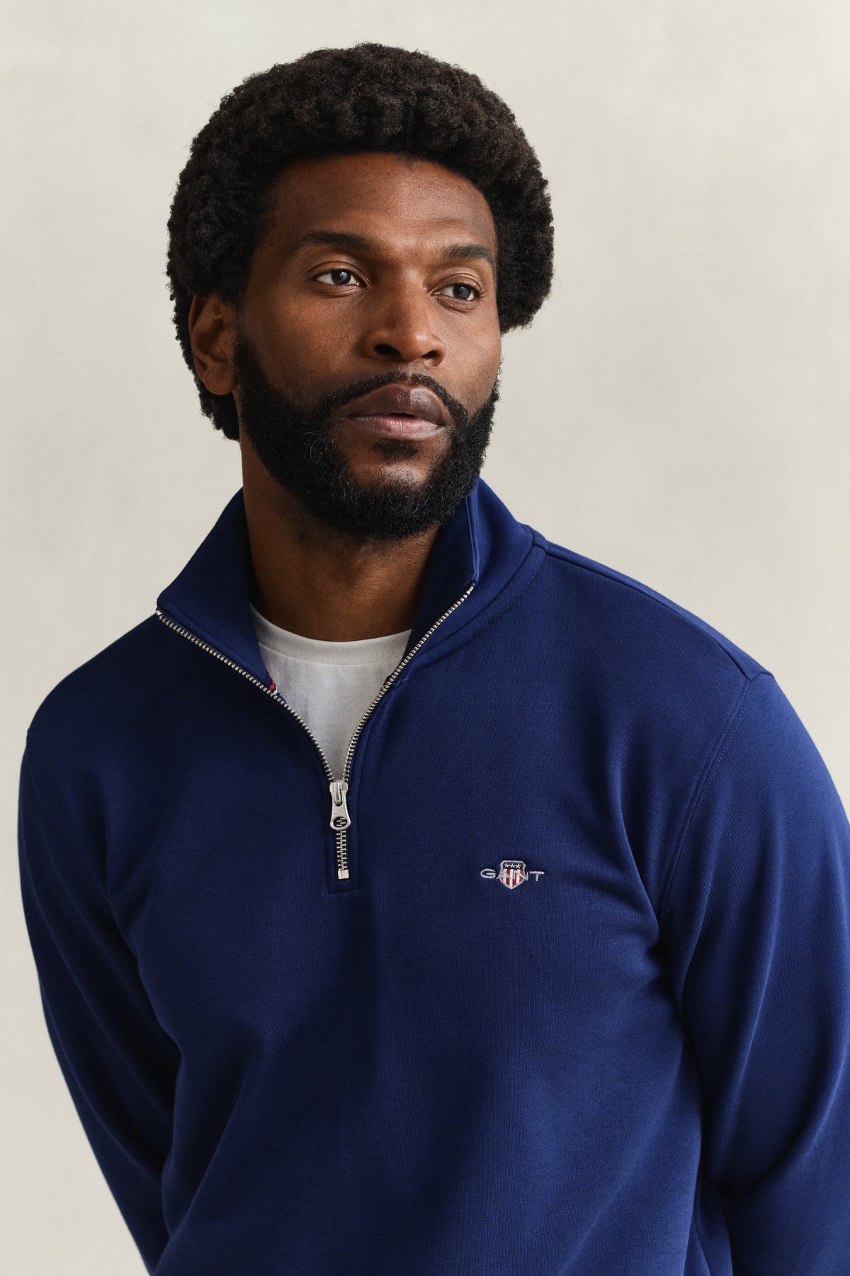 RICH NAVY, REG SHIELD HALF ZIP SWEAT, CLOSE-UP BY GANT AU.