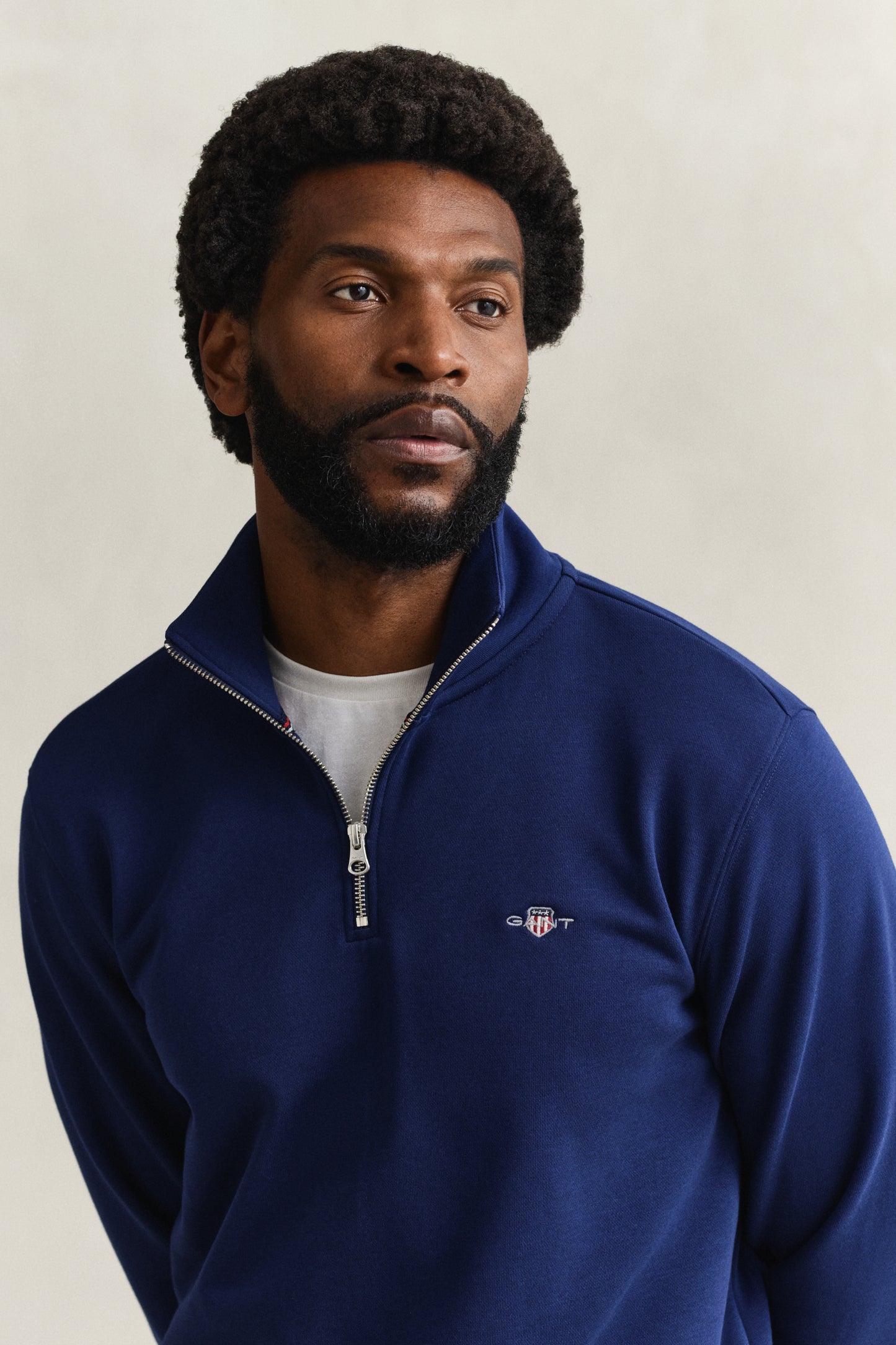 RICH NAVY, REG SHIELD HALF ZIP SWEAT, CLOSE-UP BY GANT AU.