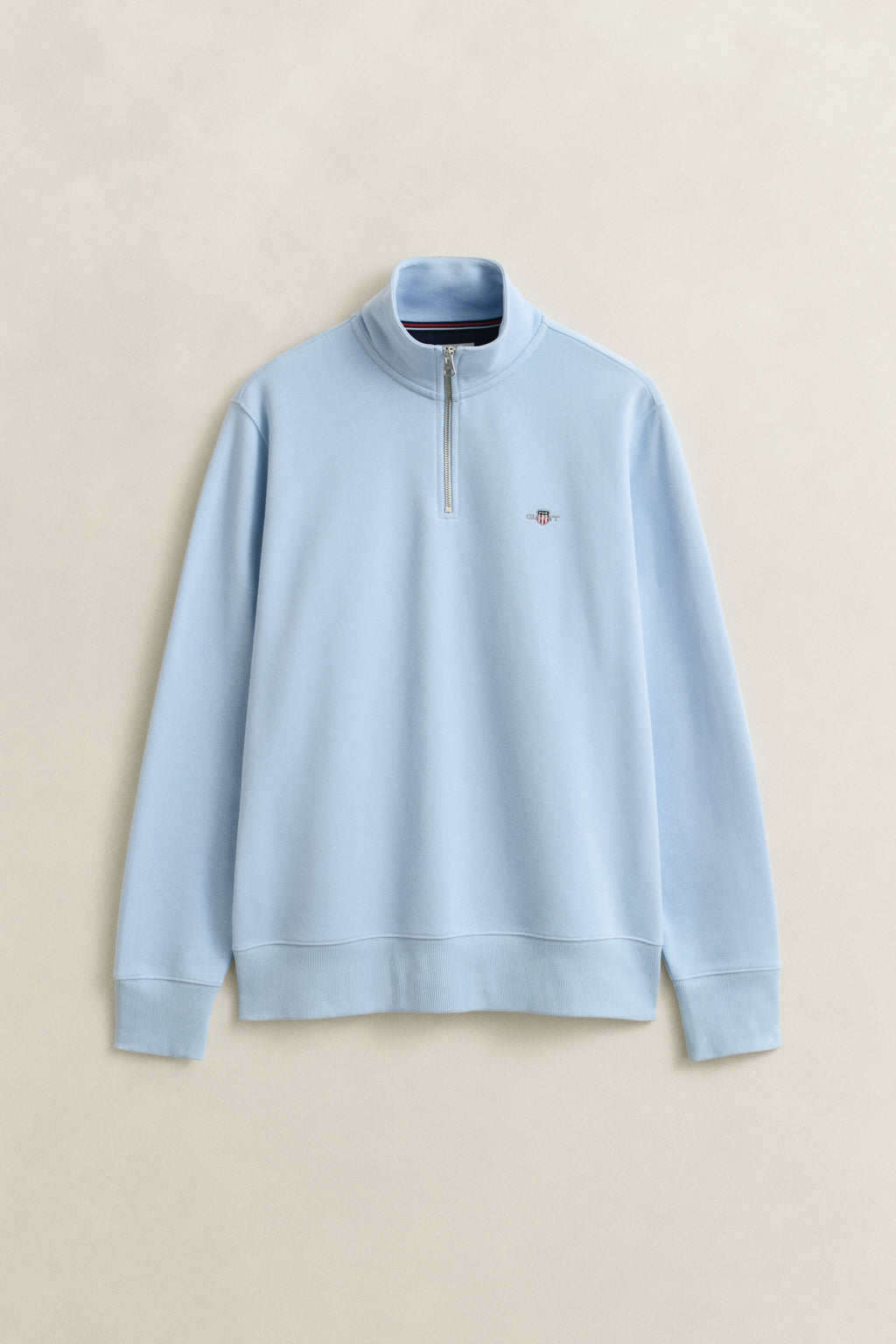 FRESH BLUE, REG SHIELD HALF ZIP SWEAT, FLAT-LAY BY GANT AU.