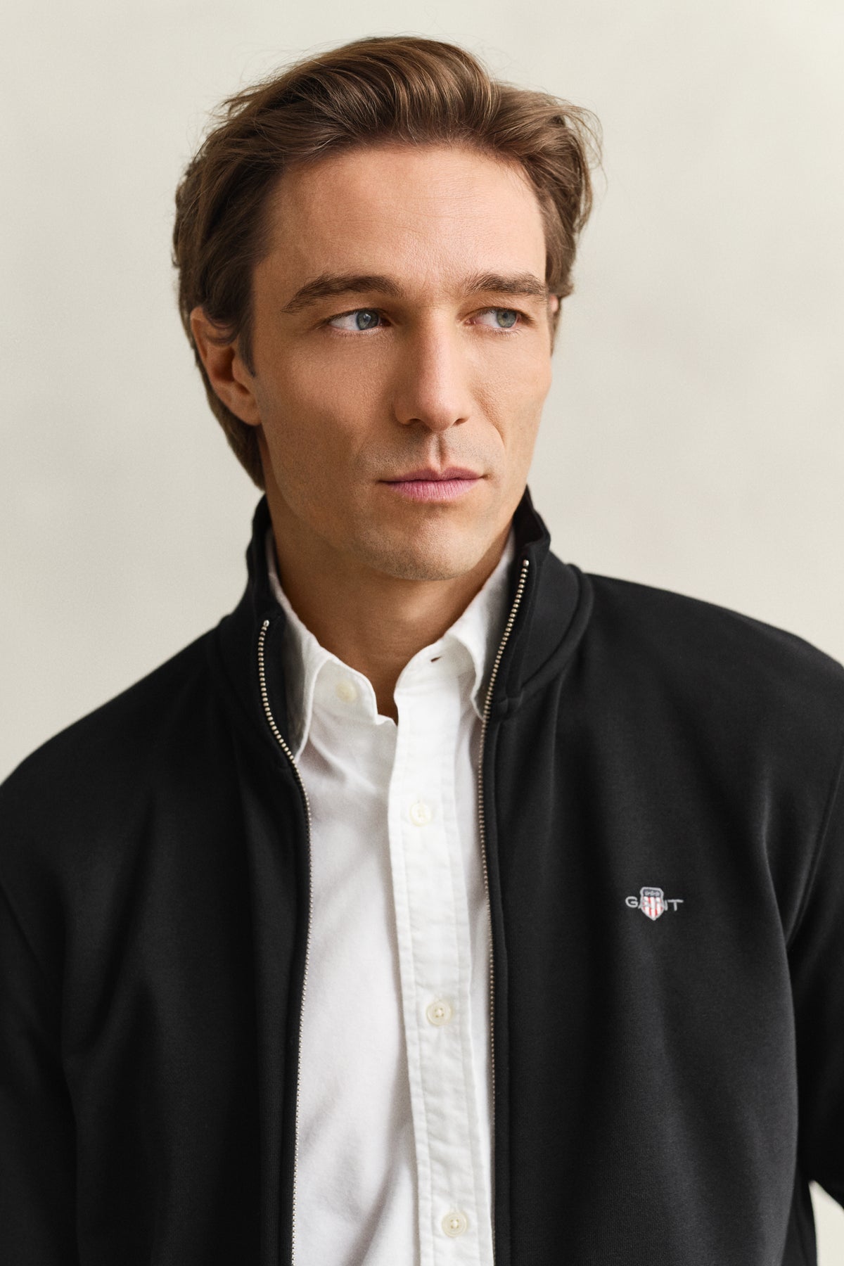 BLACK, REG SHIELD FULL ZIP SWEAT, CLOSE-UP BY GANT AU.