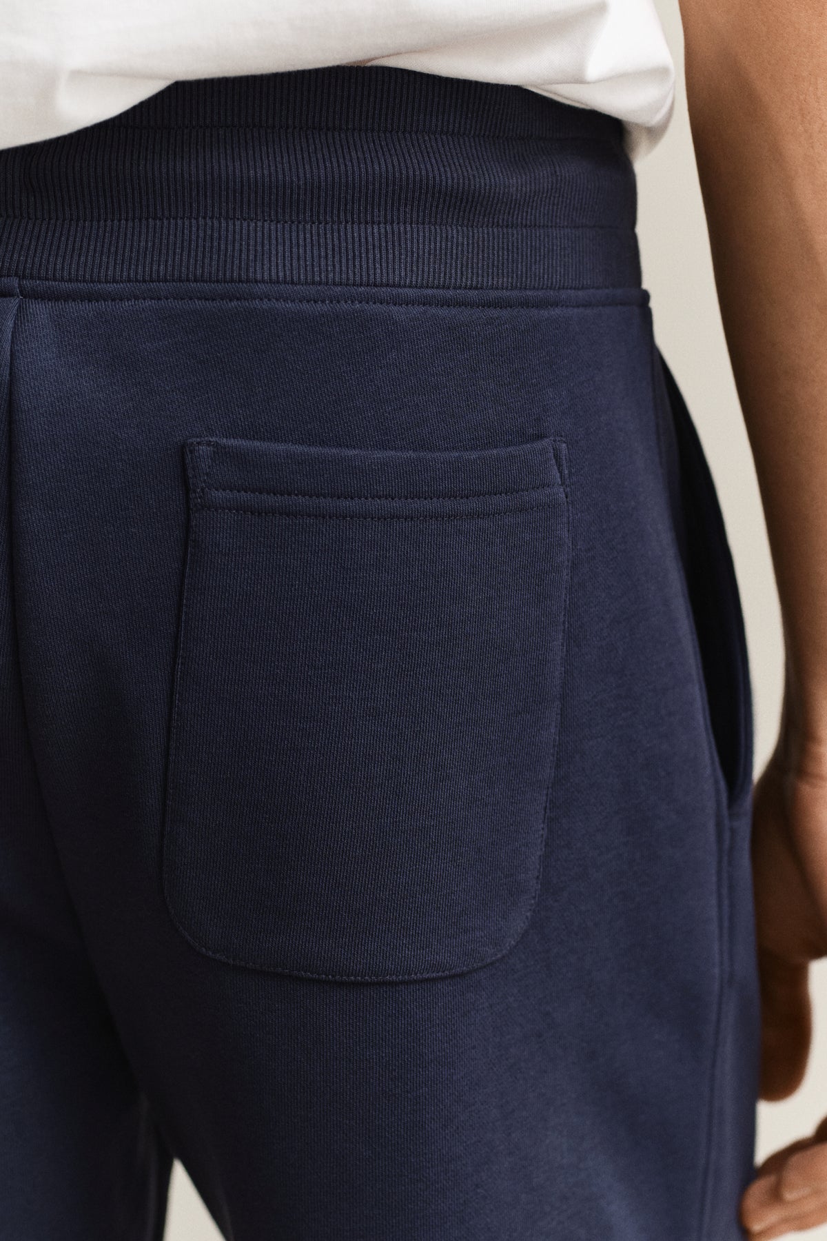 EVENING BLUE, REG SHIELD SWEAT SHORTS, CLOSE-UP BY GANT AU.