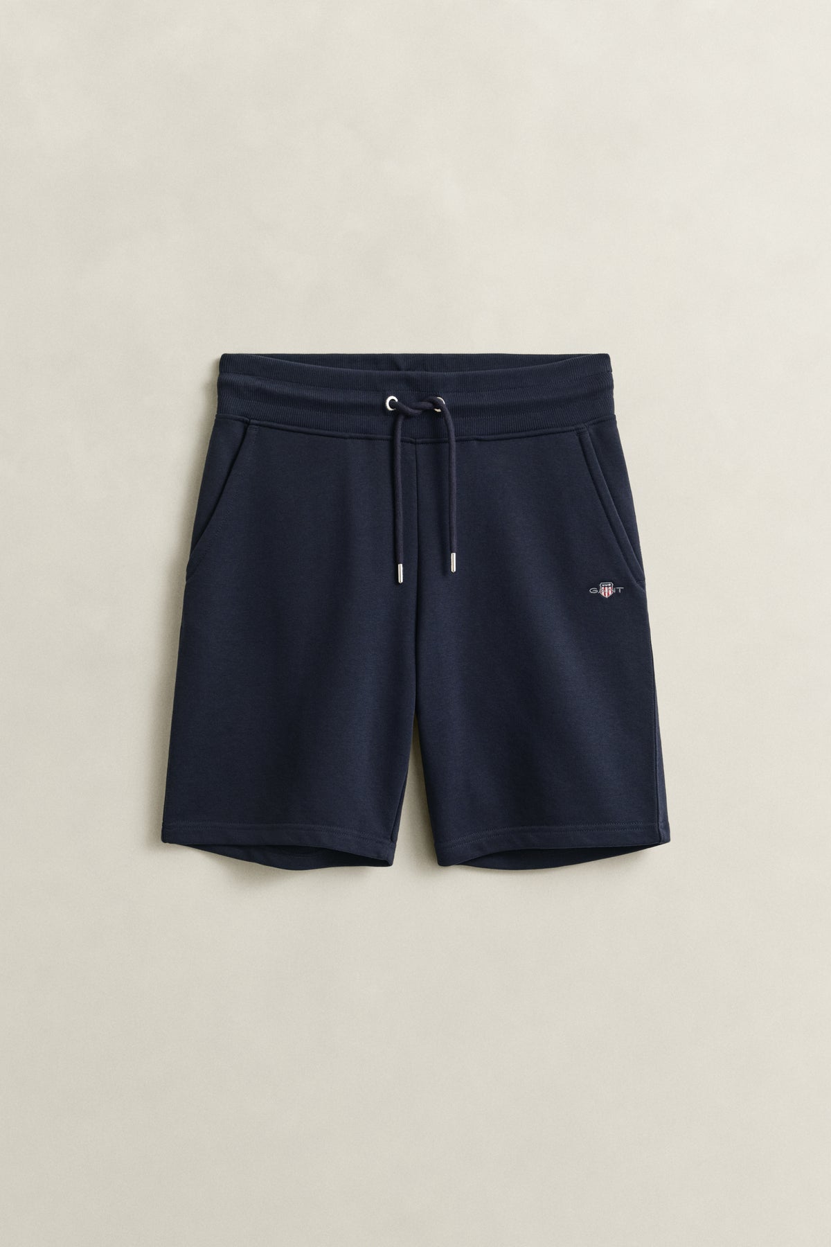 EVENING BLUE, REG SHIELD SWEAT SHORTS, FRONT-VIEW BY GANT AU.