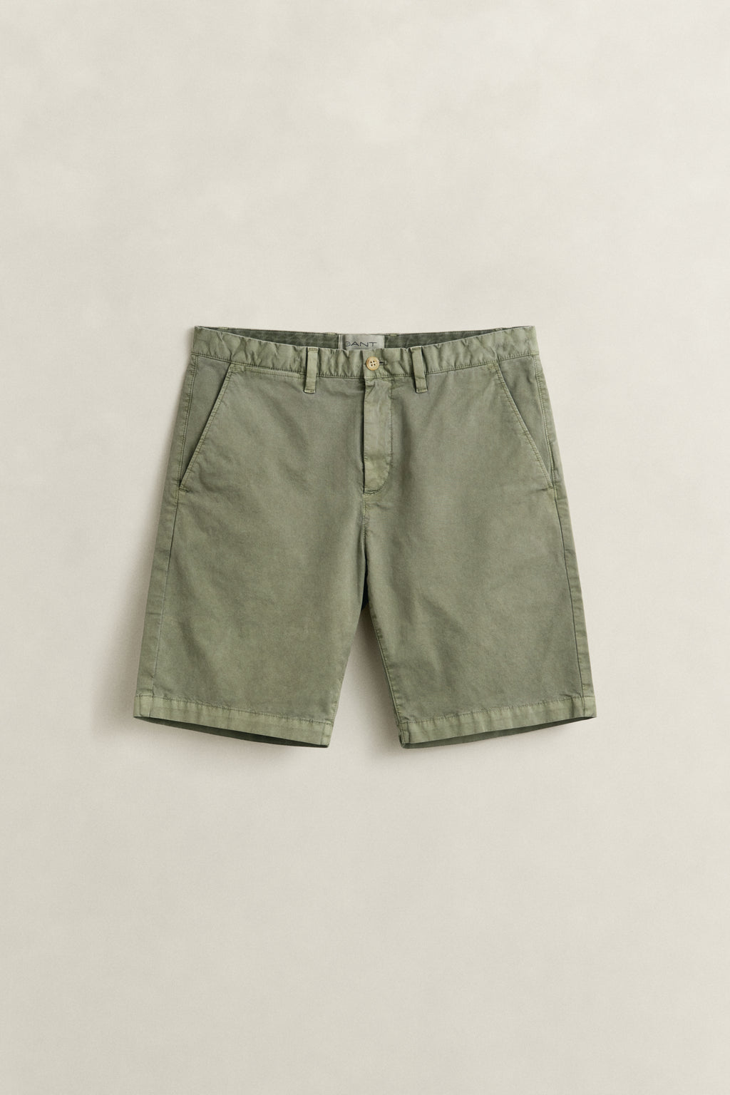 DRY HERB GREEN, REG SUNFADED CHINO SHORTS, FLAT-LAY BY GANT AU.