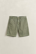 DRY HERB GREEN, REG SUNFADED CHINO SHORTS, FLAT-LAY BY GANT AU.