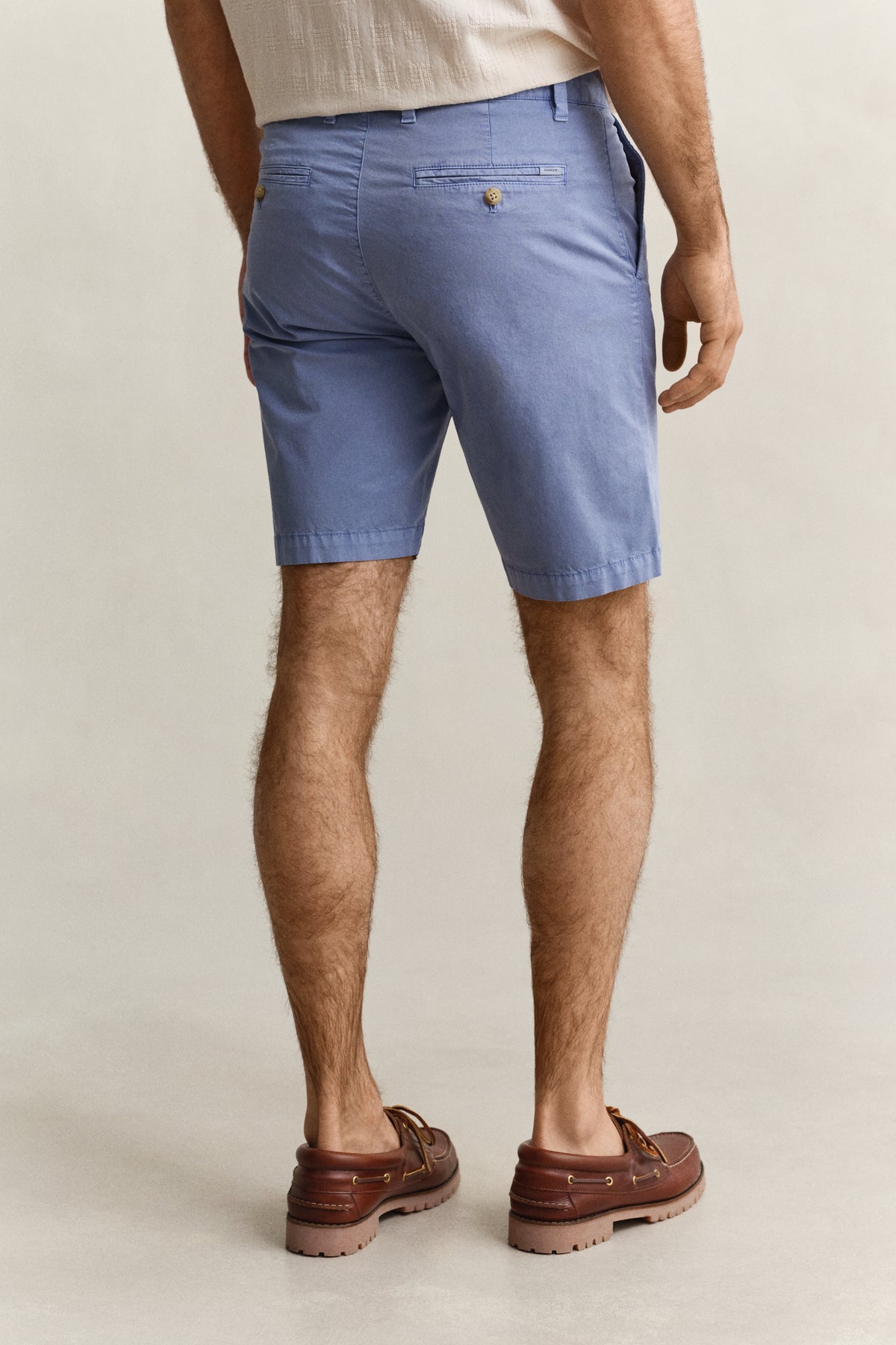 FADED DENIM, REG SUNFADED CHINO SHORTS, BACK-VIEW BY GANT AU.