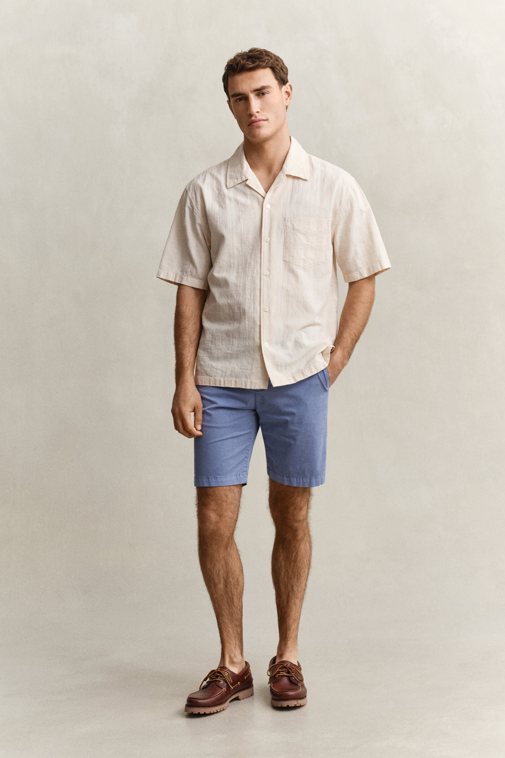FADED DENIM, REG SUNFADED CHINO SHORTS, FRONT-VIEW BY GANT AU.