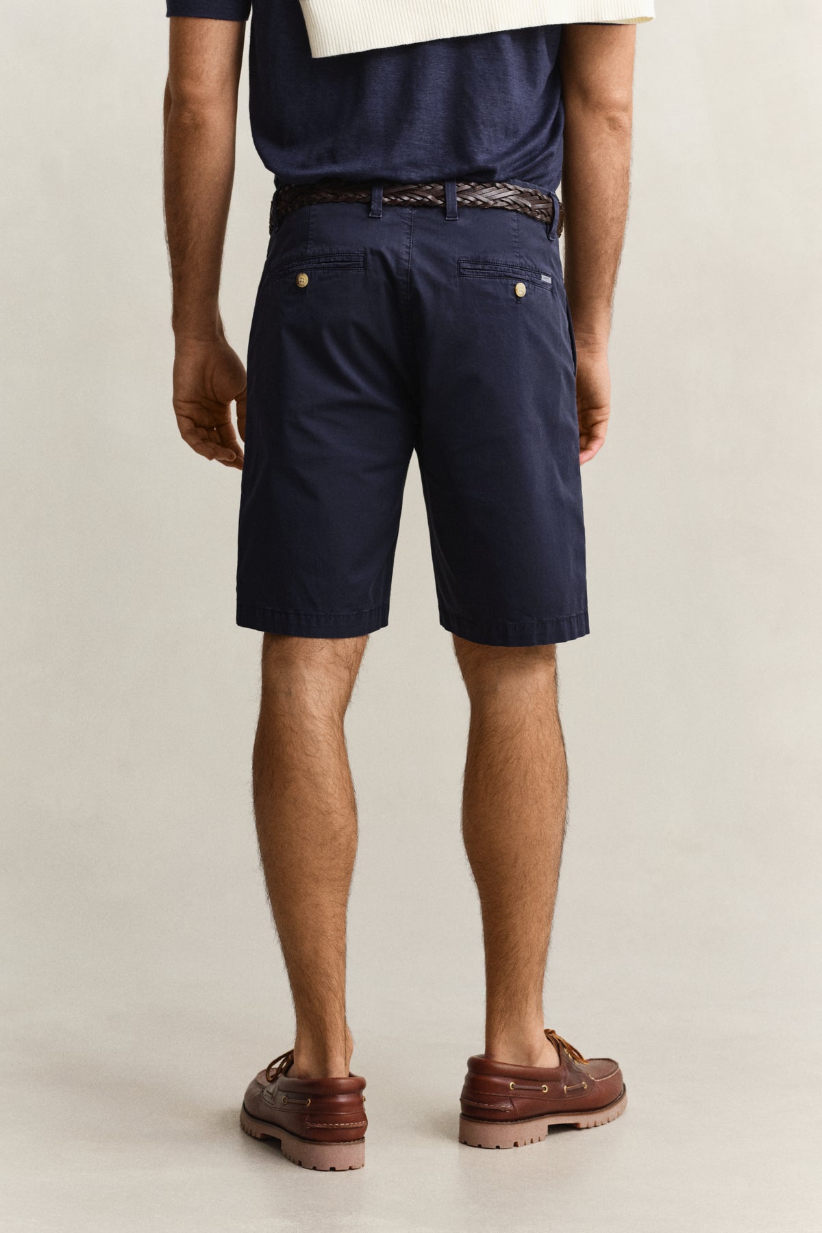 EVENING BLUE, REG SUNFADED CHINO SHORTS, BACK-VIEW BY GANT AU.