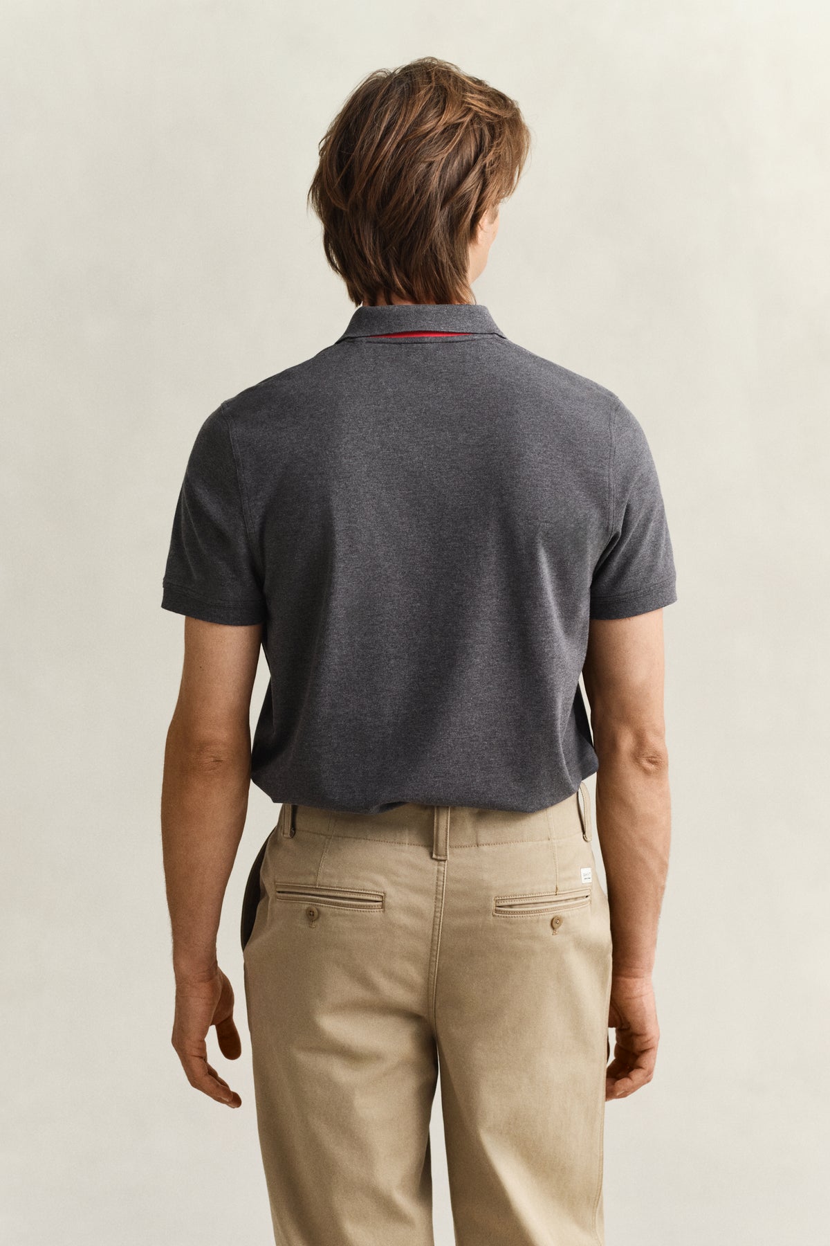 ANTRACIT MELANGE, REG CONTRAST PIQUE SS POLO, BACK-VIEW BY GANT AU.