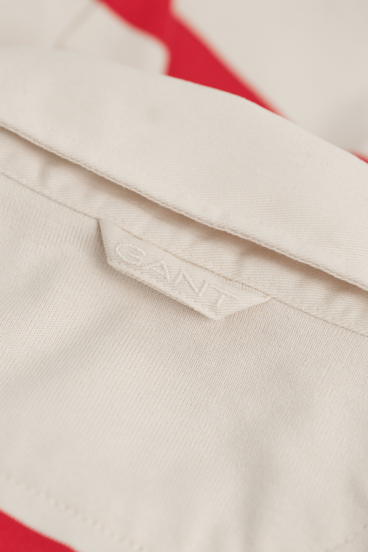 CREAMED WHITE, STRIPED RUGGER, CLOSE-UP BY GANT AU.
