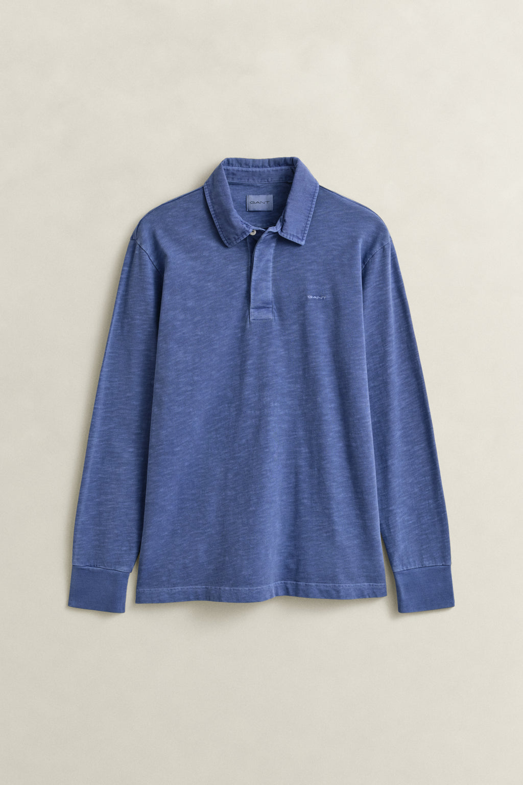 VINTAGE BLUE, WASHED SLUB HEAVY RUGGER, FLAT-LAY BY GANT AU.