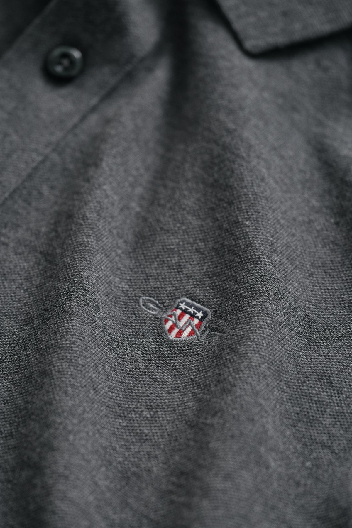 ANTRACIT MELANGE, Classic Regular Polo Shirt, CLOSE-UP BY GANT AU.