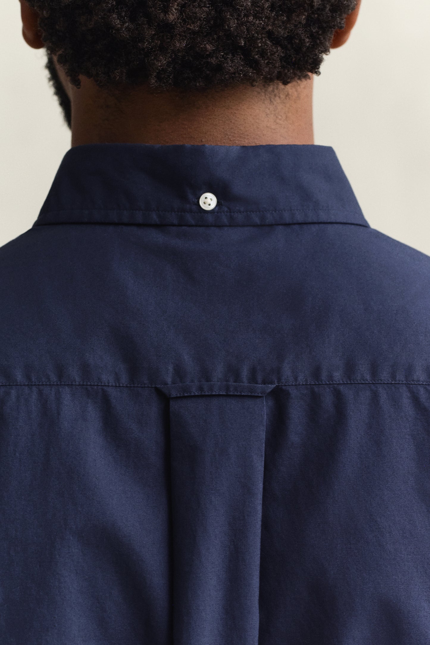 MARINE, REG CLASSIC POPLIN SS SHIRT, CLOSE-UP BY GANT AU.