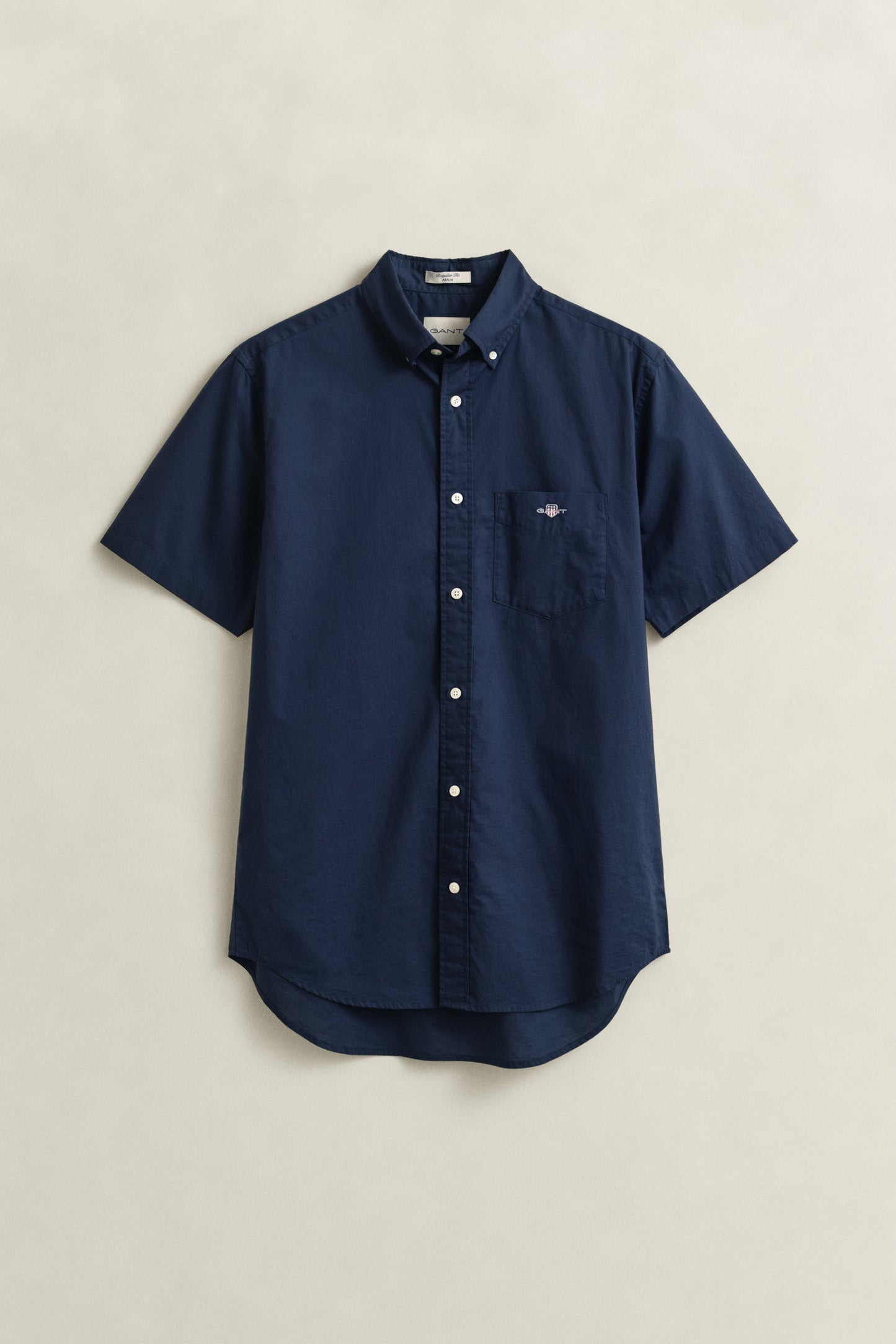 MARINE, REG CLASSIC POPLIN SS SHIRT, FLAT-LAY BY GANT AU.