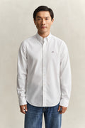 MODEL WEARING SLIM CLASSIC POPLIN SHIRT