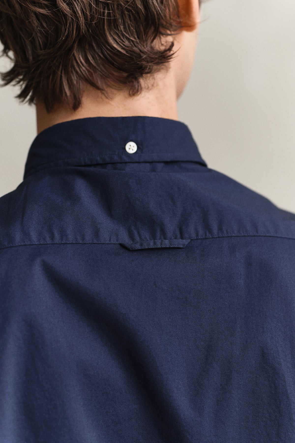 MARINE, SLIM CLASSIC POPLIN SHIRT, CLOSE-UP BY GANT AU.