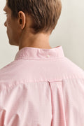 WASHED PINK, REG CLASSIC POPLIN GINGHAM SHIRT, CLOSE-UP BY GANT AU.