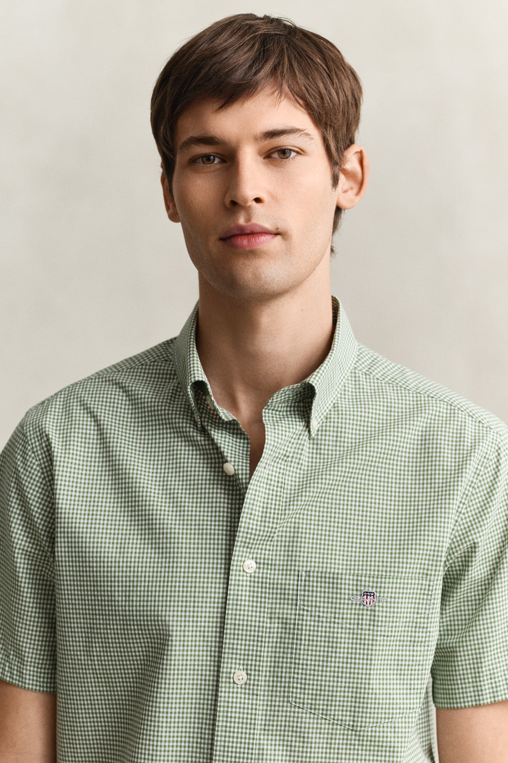 MODEL WEARING REG CLASSIC POPLIN GINGH SS SHIRT