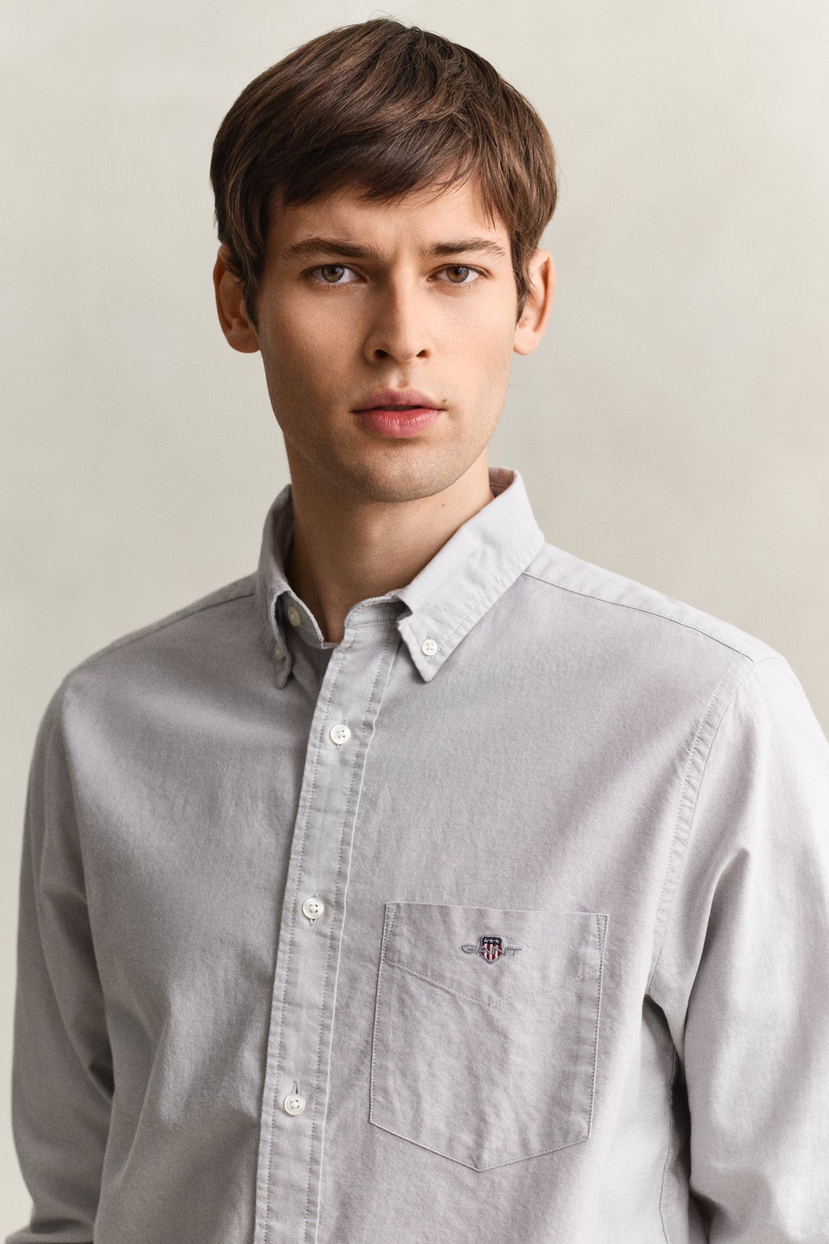 MODEL WEARING REG CLASSIC OXFORD SHIRT