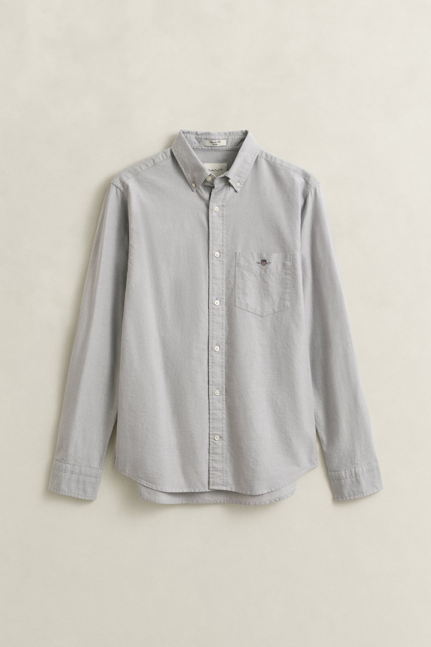 PEWTER GREY, REG CLASSIC OXFORD SHIRT, FLAT-LAY BY GANT AU.