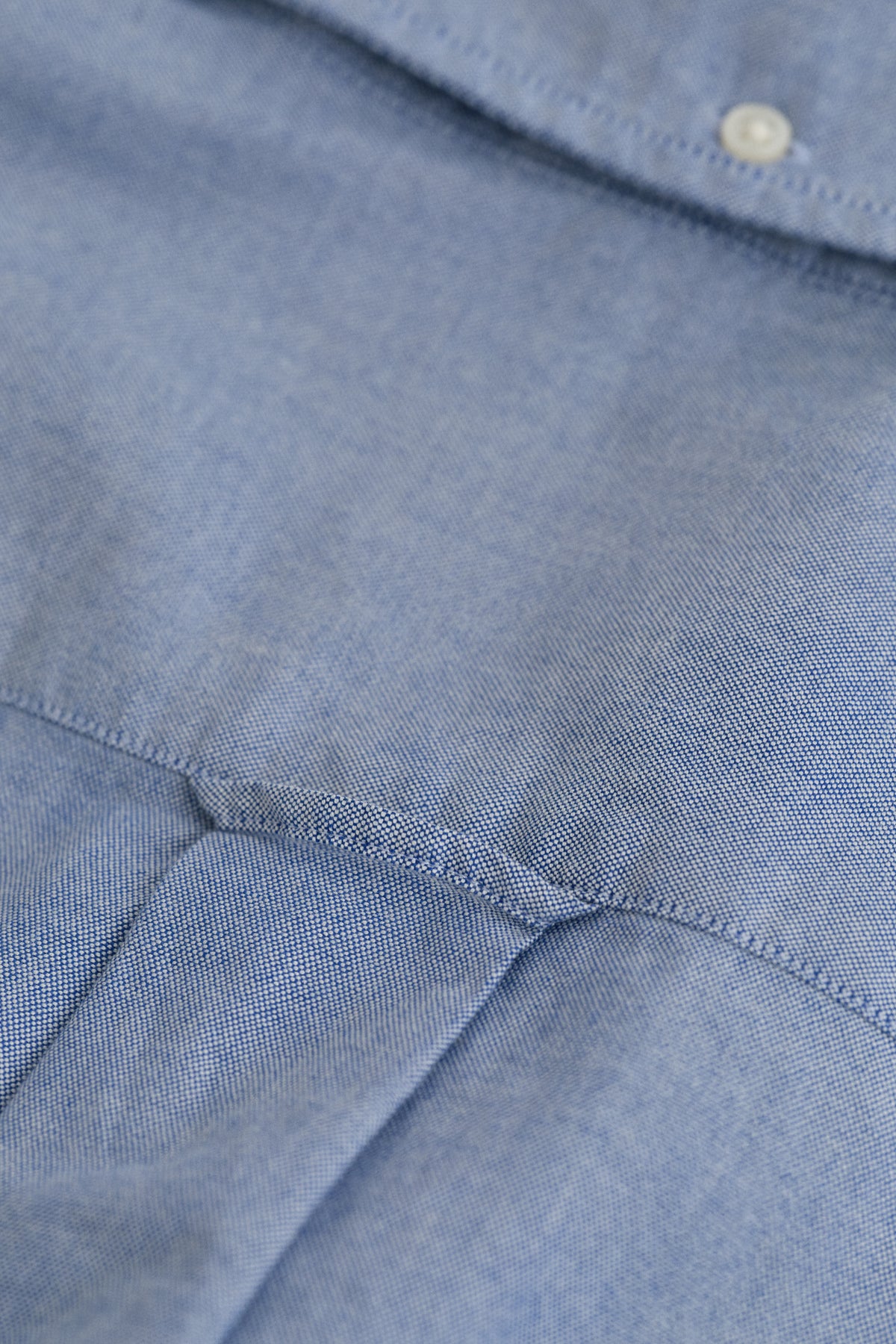 COLLEGE BLUE, REG CLASSIC OXFORD SHIRT, CLOSE-UP BY GANT AU.