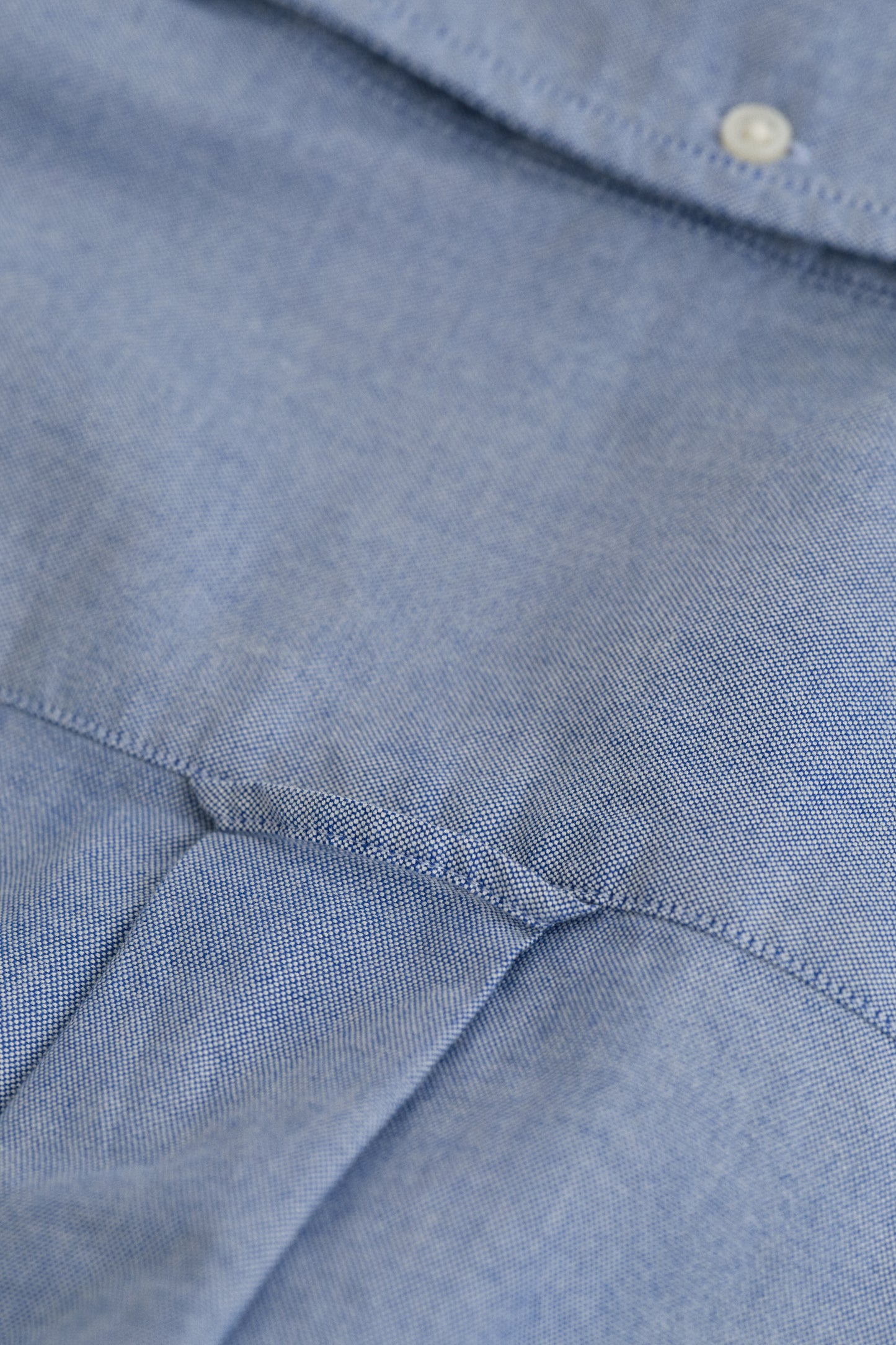 COLLEGE BLUE, REG CLASSIC OXFORD SHIRT, CLOSE-UP BY GANT AU.