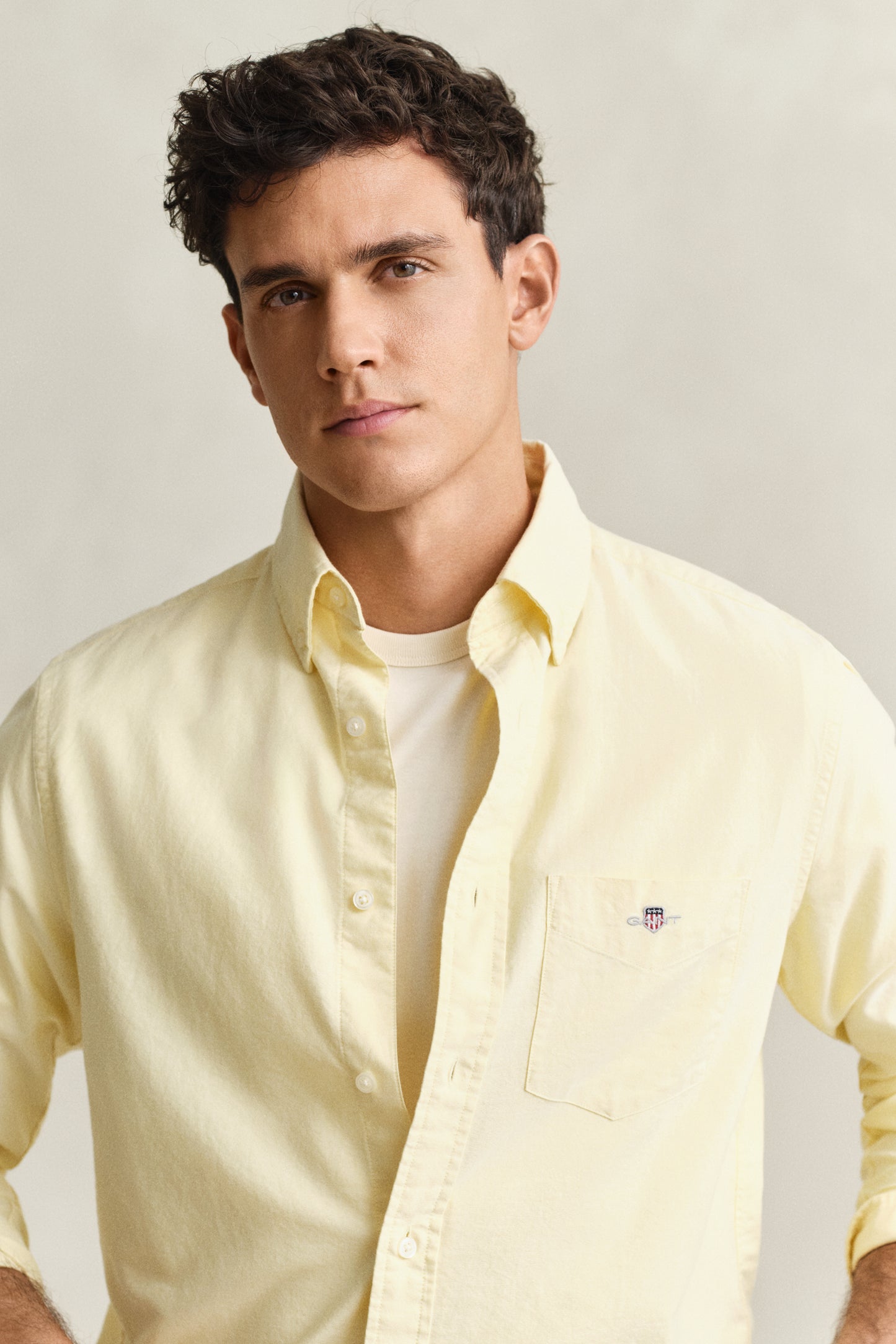 LIGHT MUSTARD YELLOW, REG CLASSIC OXFORD SHIRT, CLOSE-UP BY GANT AU.