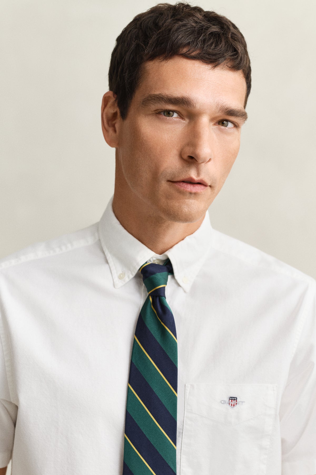 WHITE, REG CLASSIC OXFORD SS SHIRT, CLOSE-UP BY GANT AU.