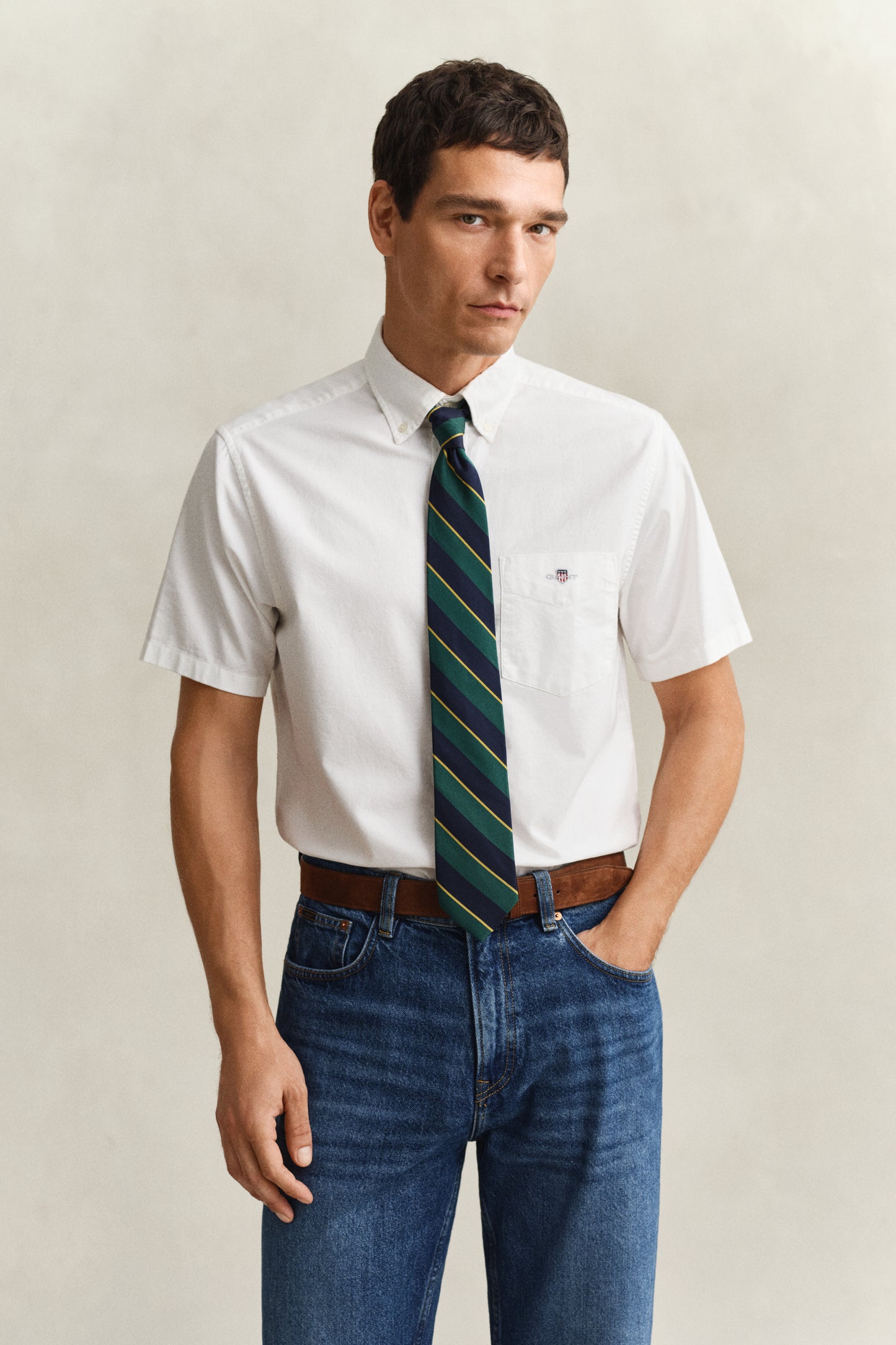 WHITE, REG CLASSIC OXFORD SS SHIRT, FRONT-VIEW BY GANT AU.