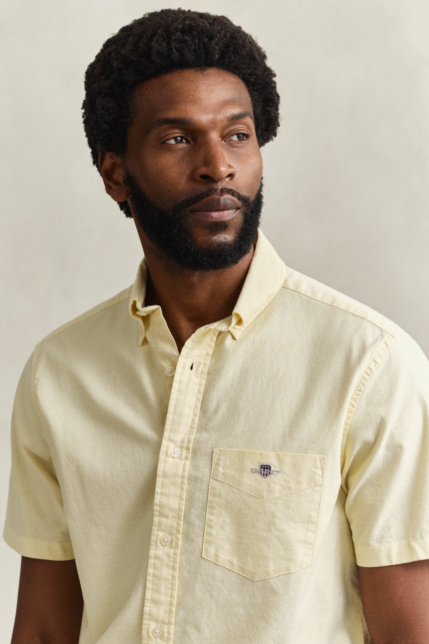 MODEL WEARING REG CLASSIC OXFORD SS SHIRT