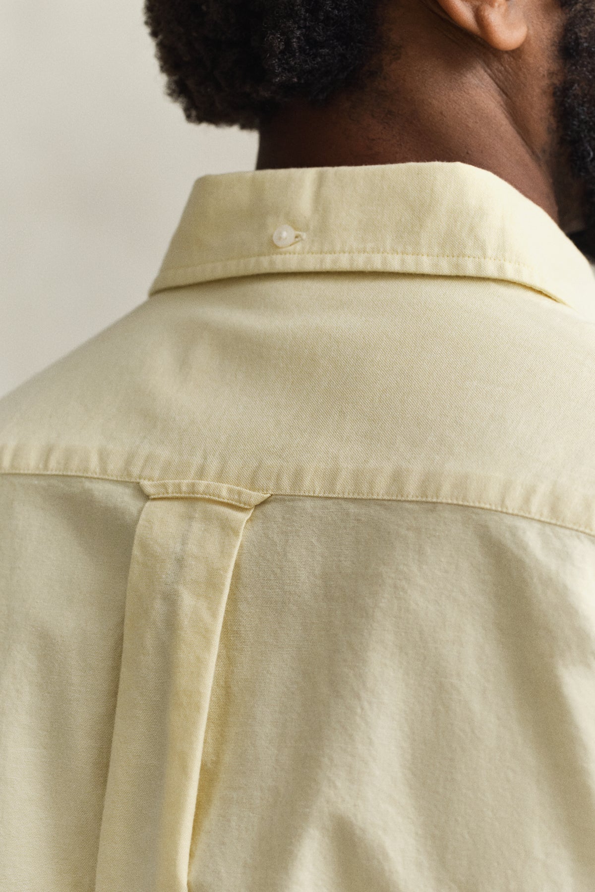 LIGHT MUSTARD YELLOW, REG CLASSIC OXFORD SS SHIRT, CLOSE-UP BY GANT AU.