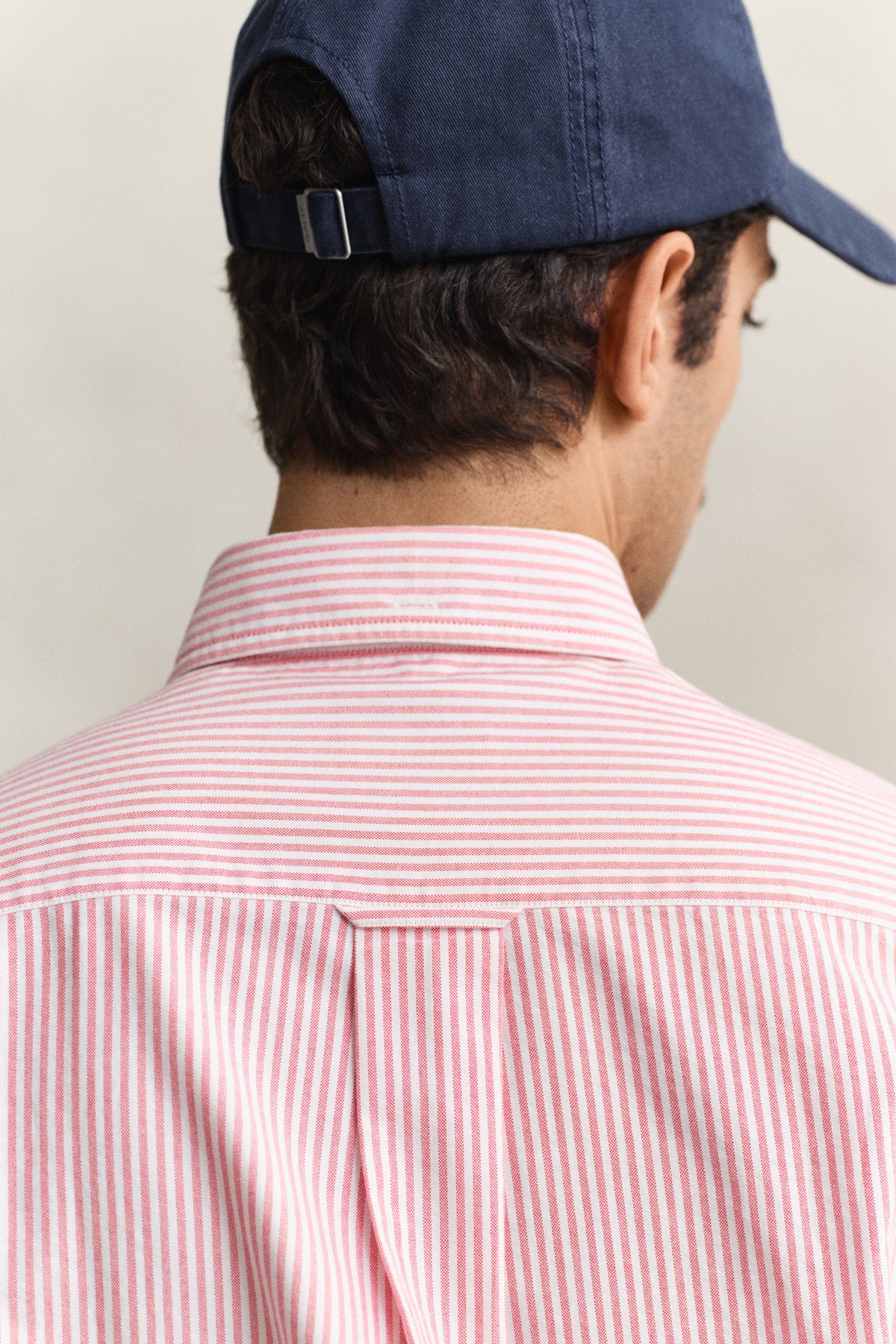 ROSE RED, REG CLASSIC OXFORD STRIPE SHIRT, CLOSE-UP BY GANT AU.