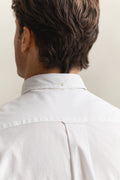 WHITE, REG PINPOINT OXFORD SHIRT, CLOSE-UP BY GANT AU.