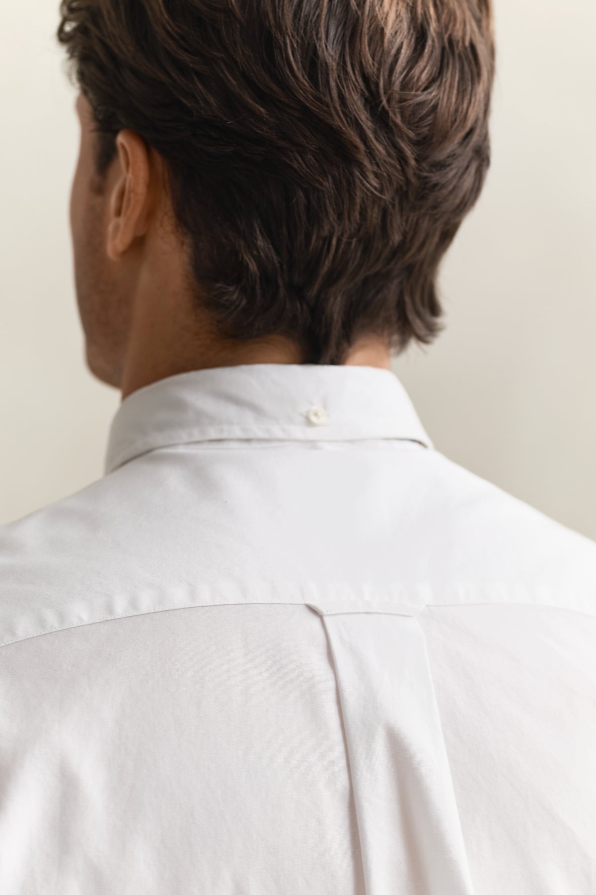 WHITE, REG PINPOINT OXFORD SHIRT, CLOSE-UP BY GANT AU.