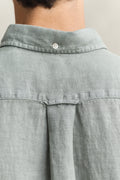 CERAMIC GREY, REG GMNT DYED LINEN SHIRT, CLOSE-UP BY GANT AU.