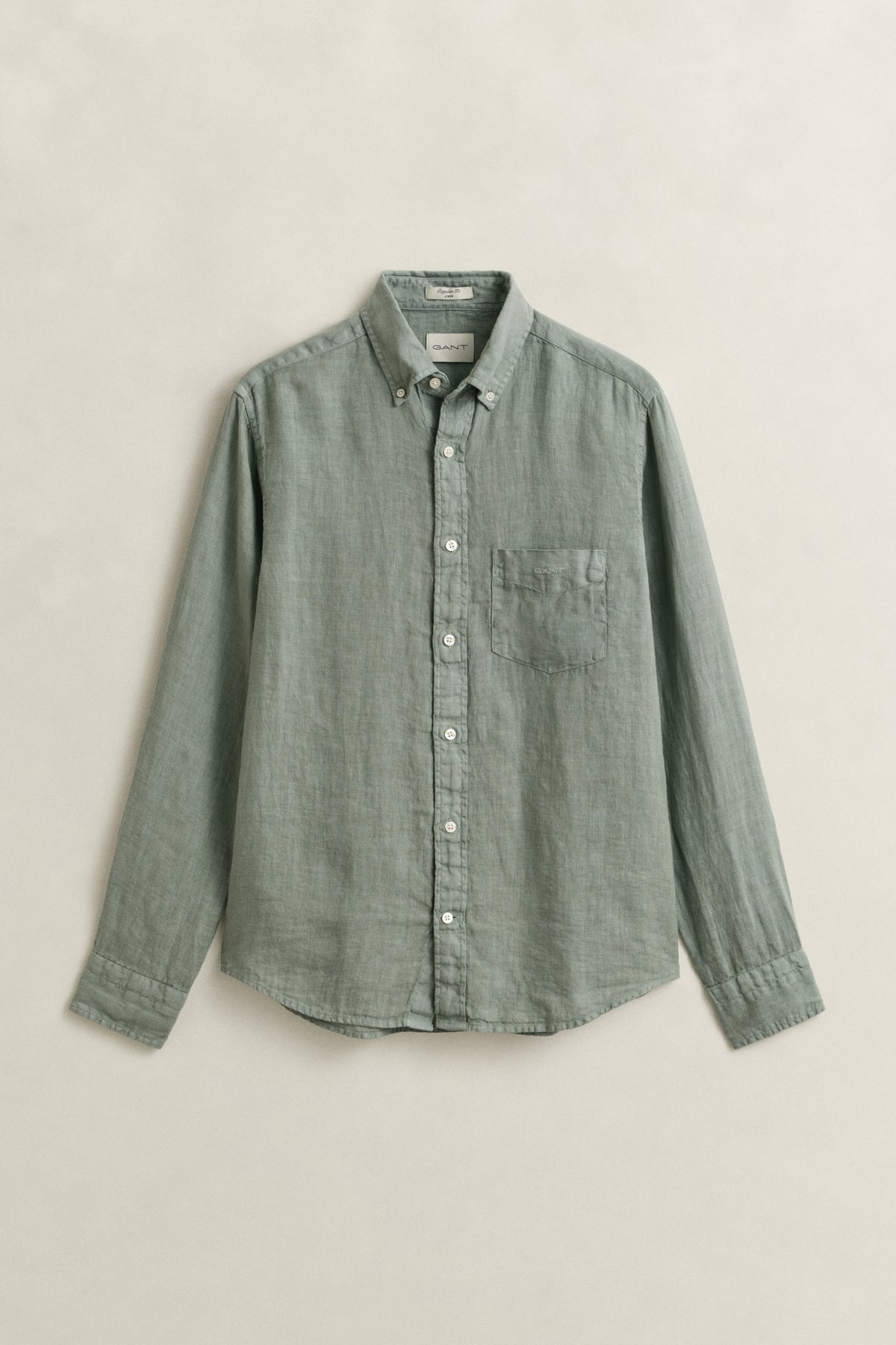 CERAMIC GREY, REG GMNT DYED LINEN SHIRT, FLAT-LAY BY GANT AU.