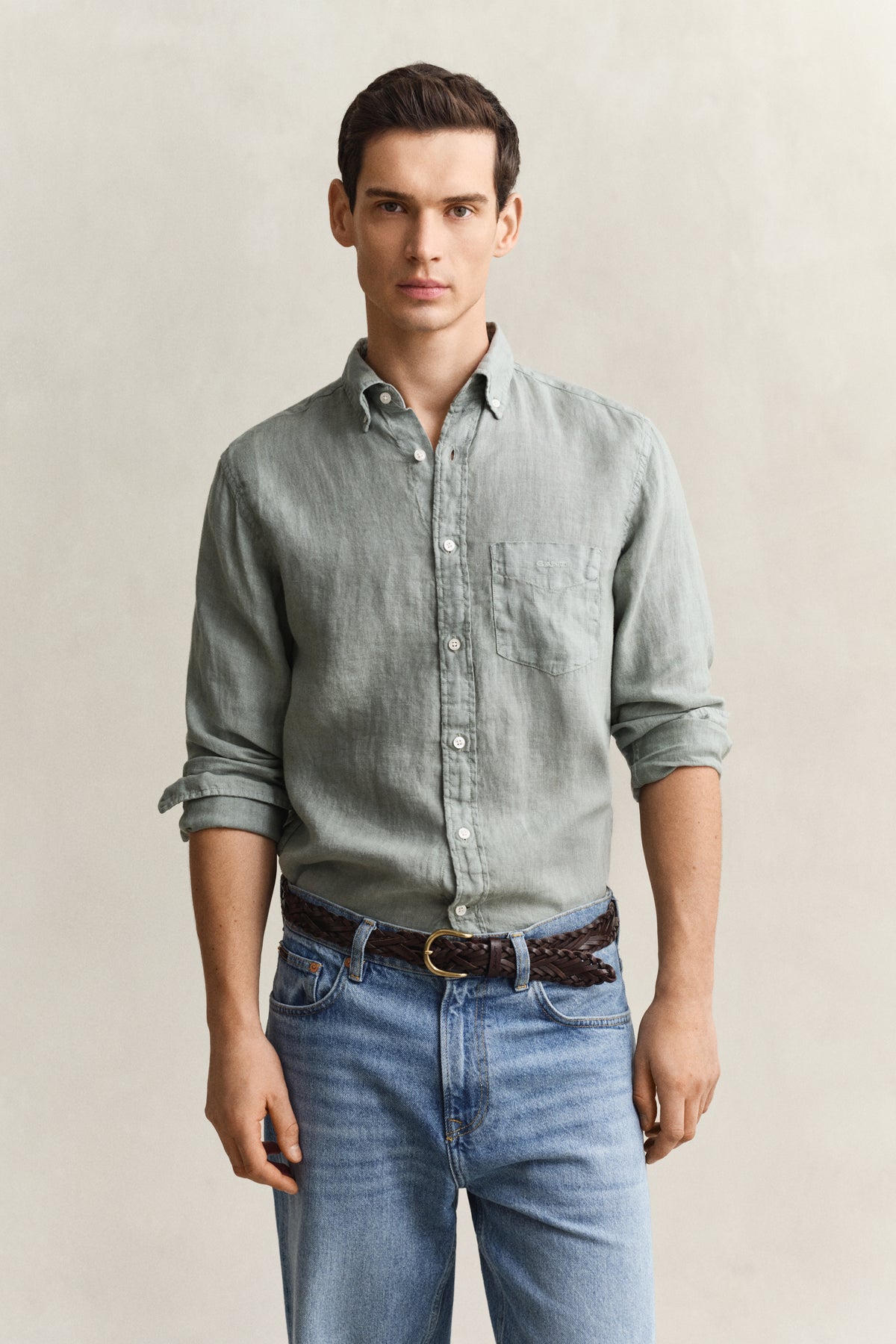 CERAMIC GREY, REG GMNT DYED LINEN SHIRT, FRONT-VIEW BY GANT AU.
