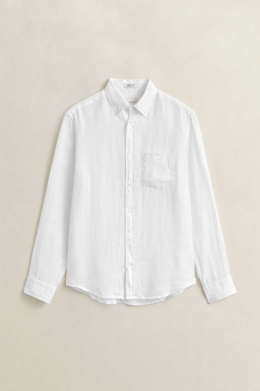 WHITE, REG GMNT DYED LINEN SHIRT, FLAT-LAY BY GANT AU.