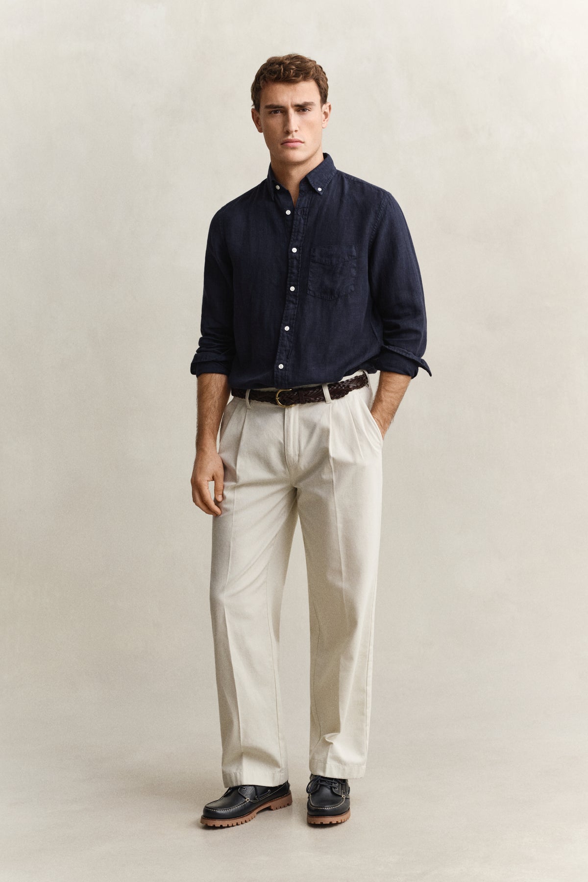 EVENING BLUE, REG GMNT DYED LINEN SHIRT BY GANT AU.