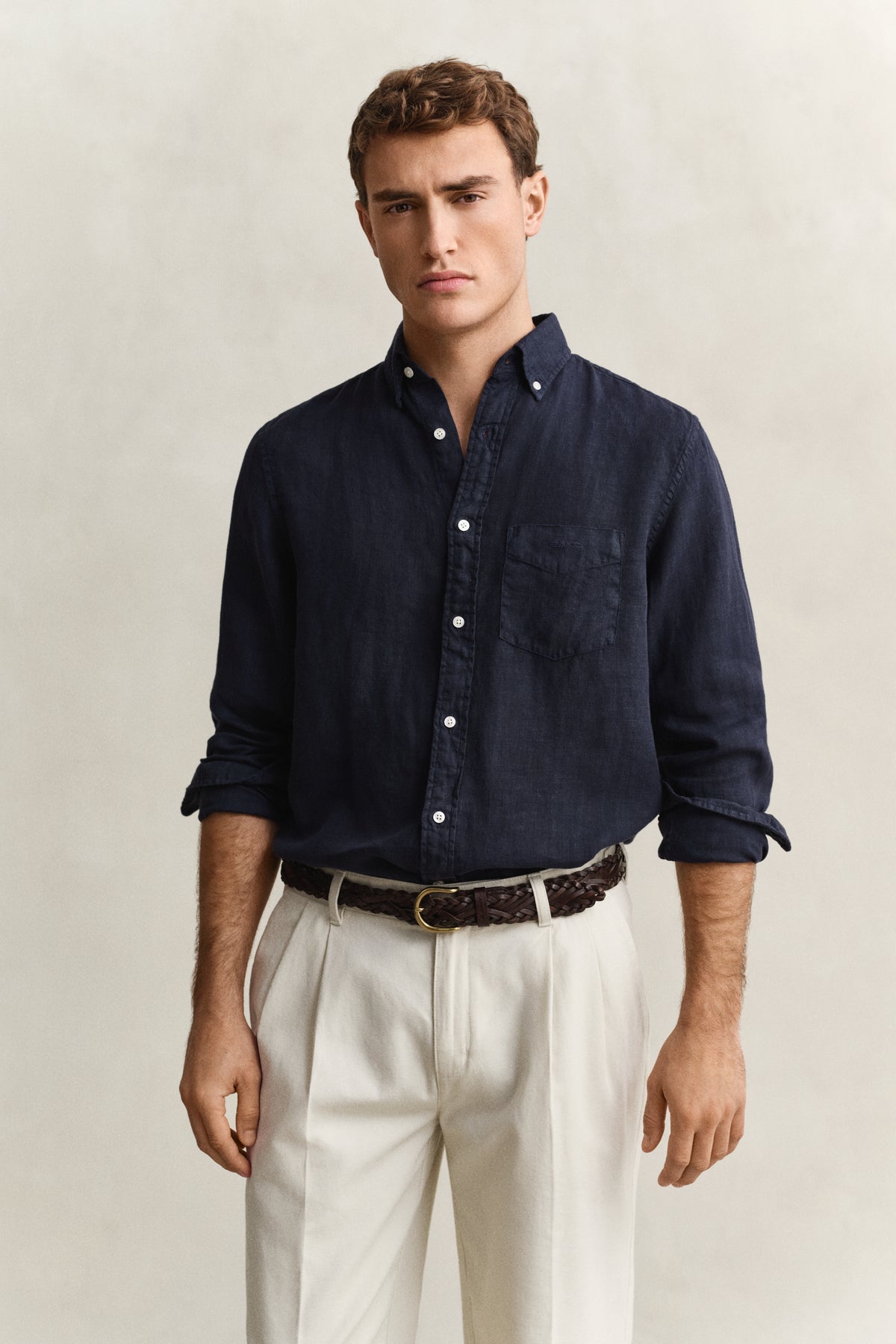 EVENING BLUE, REG GMNT DYED LINEN SHIRT, FRONT-VIEW BY GANT AU.