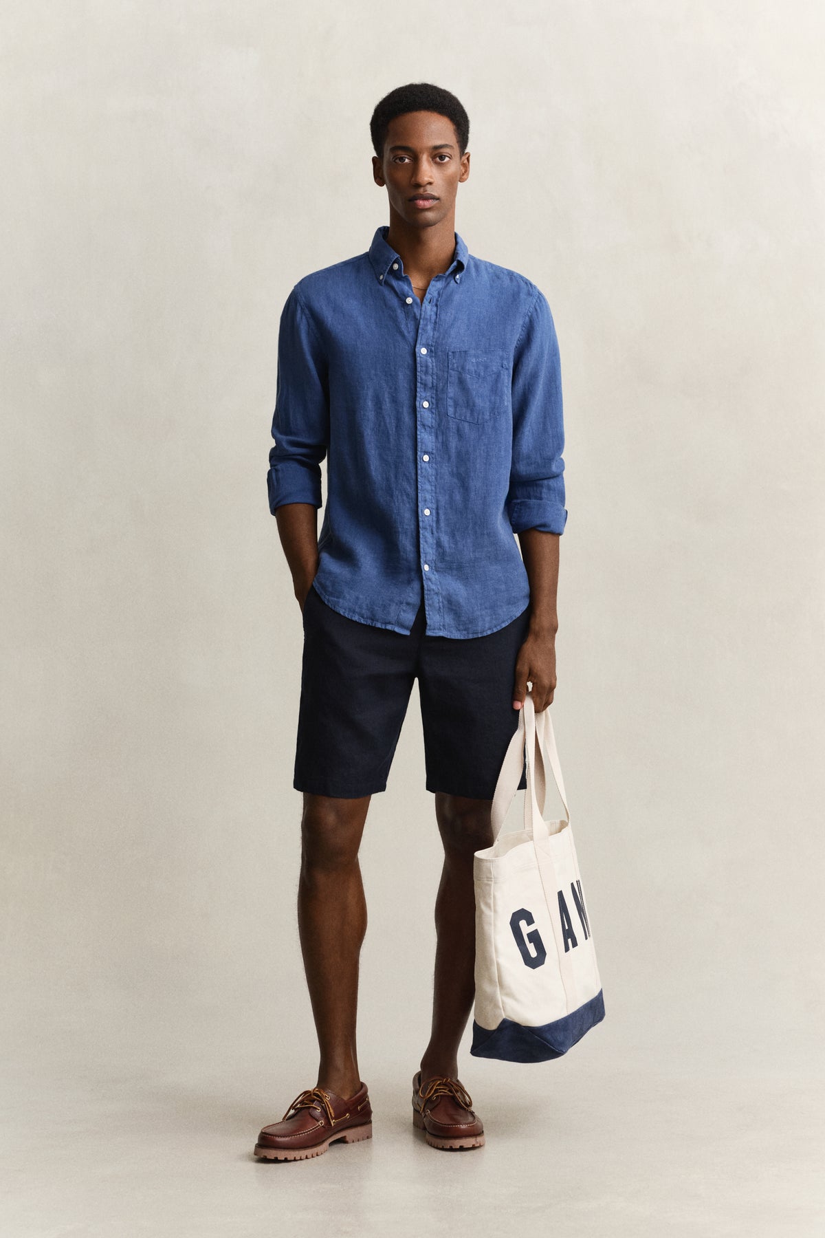 VINTAGE BLUE, REG GMNT DYED LINEN SHIRT BY GANT AU.