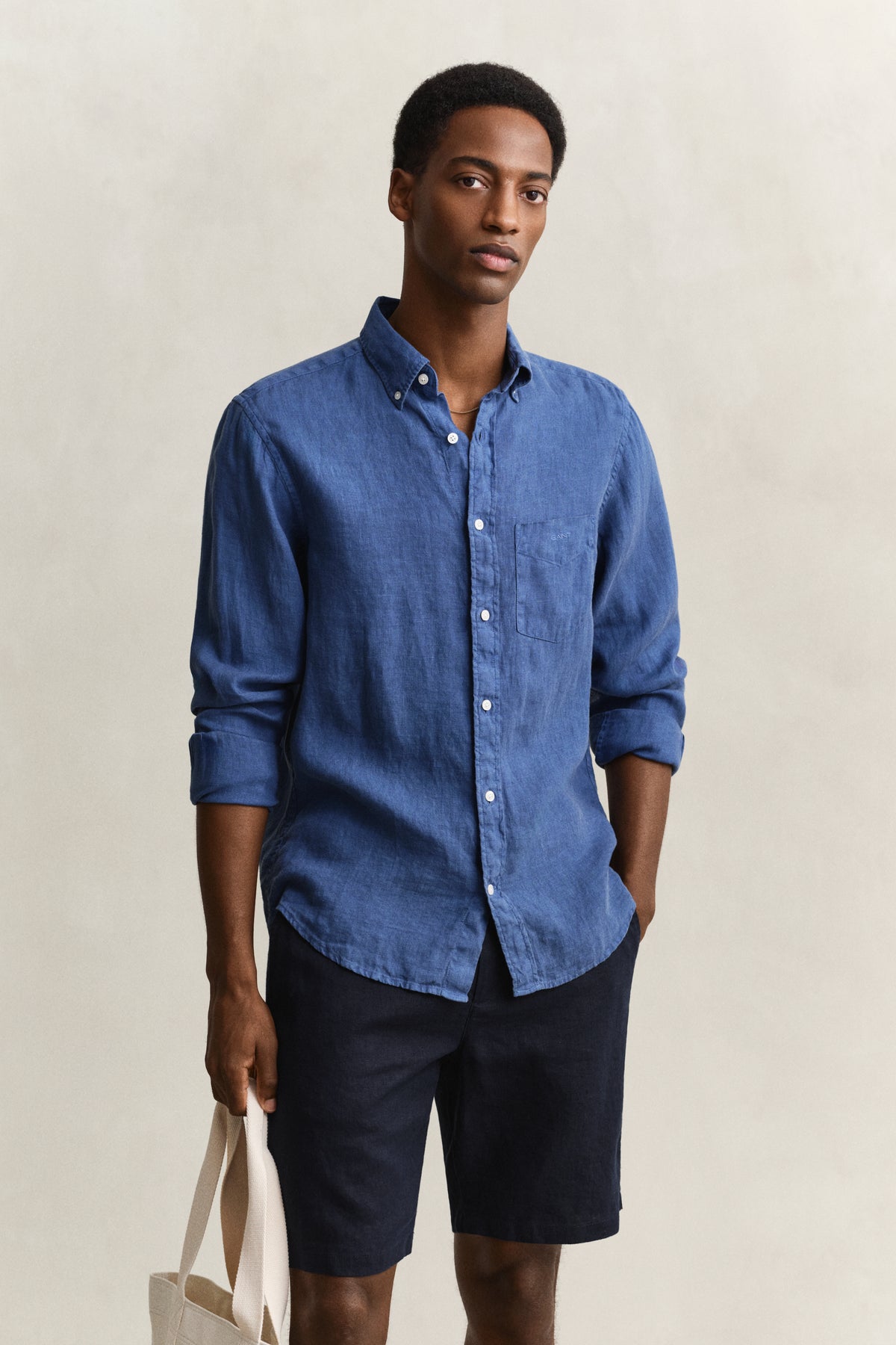 VINTAGE BLUE, REG GMNT DYED LINEN SHIRT, FRONT-VIEW BY GANT AU.