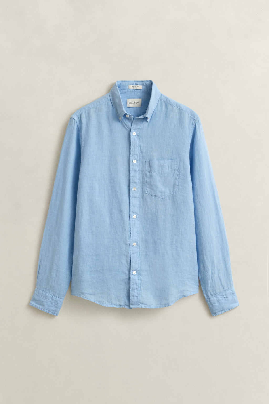 SKY BLUE, REG GMNT DYED LINEN SHIRT, FLAT-LAY BY GANT AU.