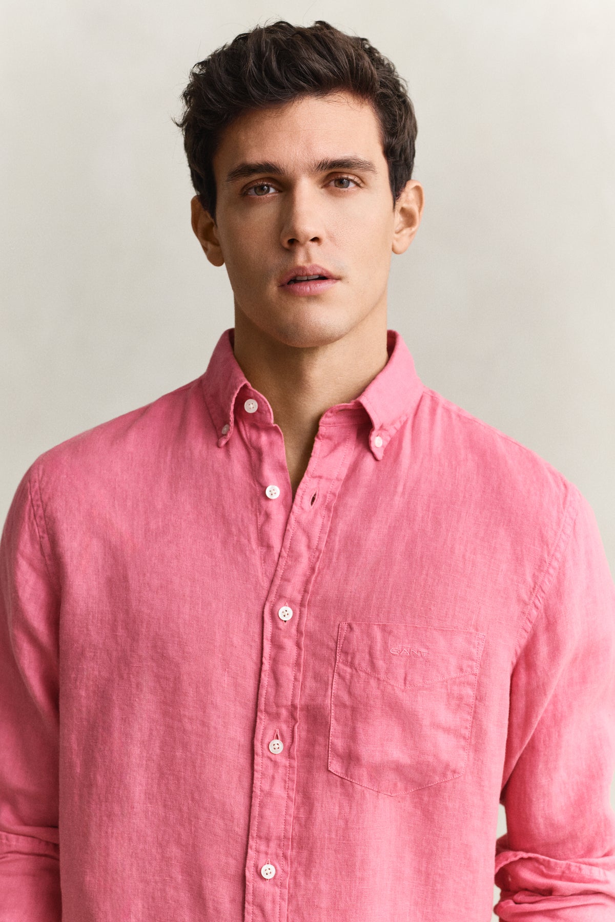 MODEL WEARING REG GMNT DYED LINEN SHIRT