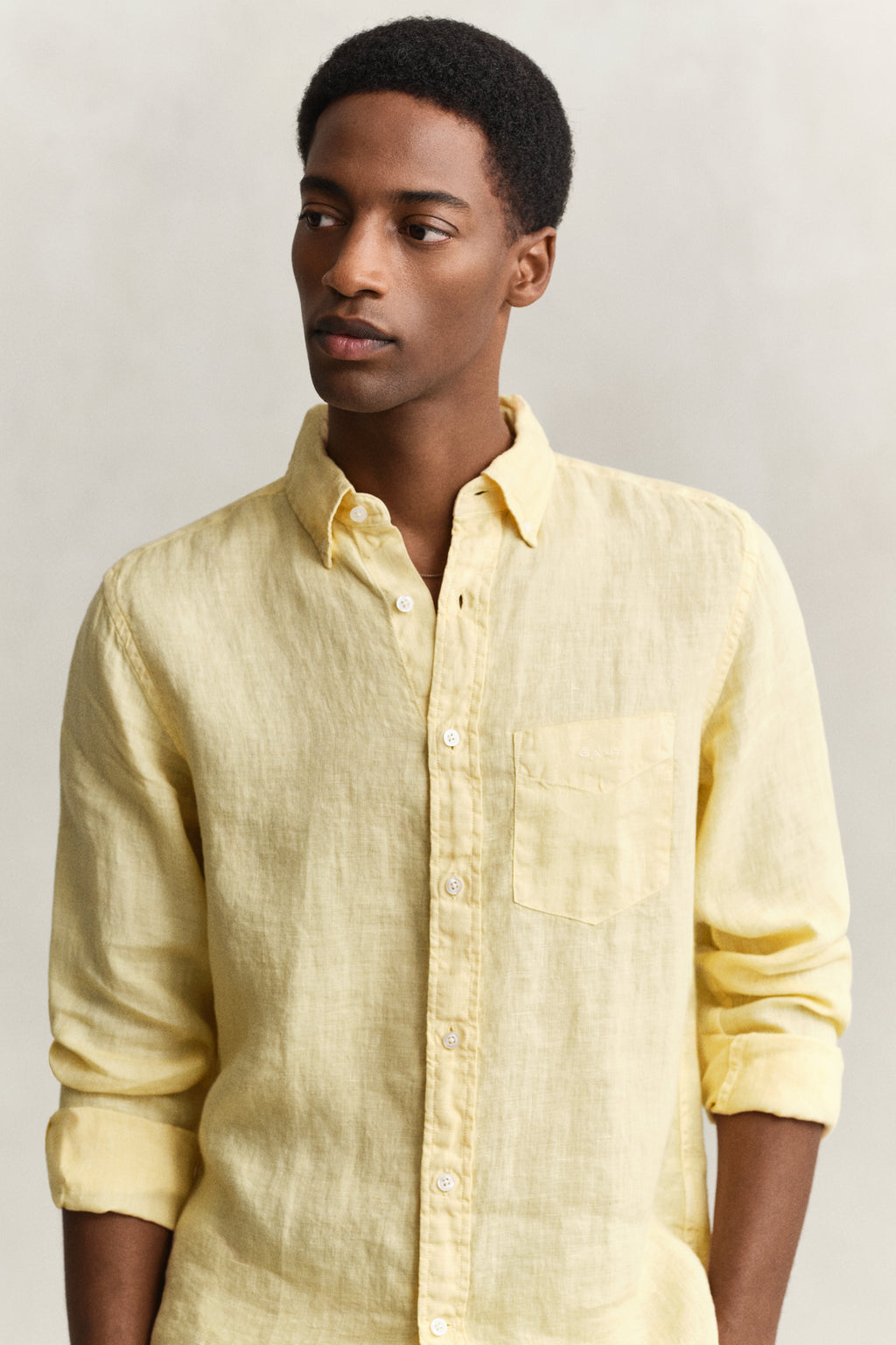 MODEL WEARING REG GMNT DYED LINEN SHIRT