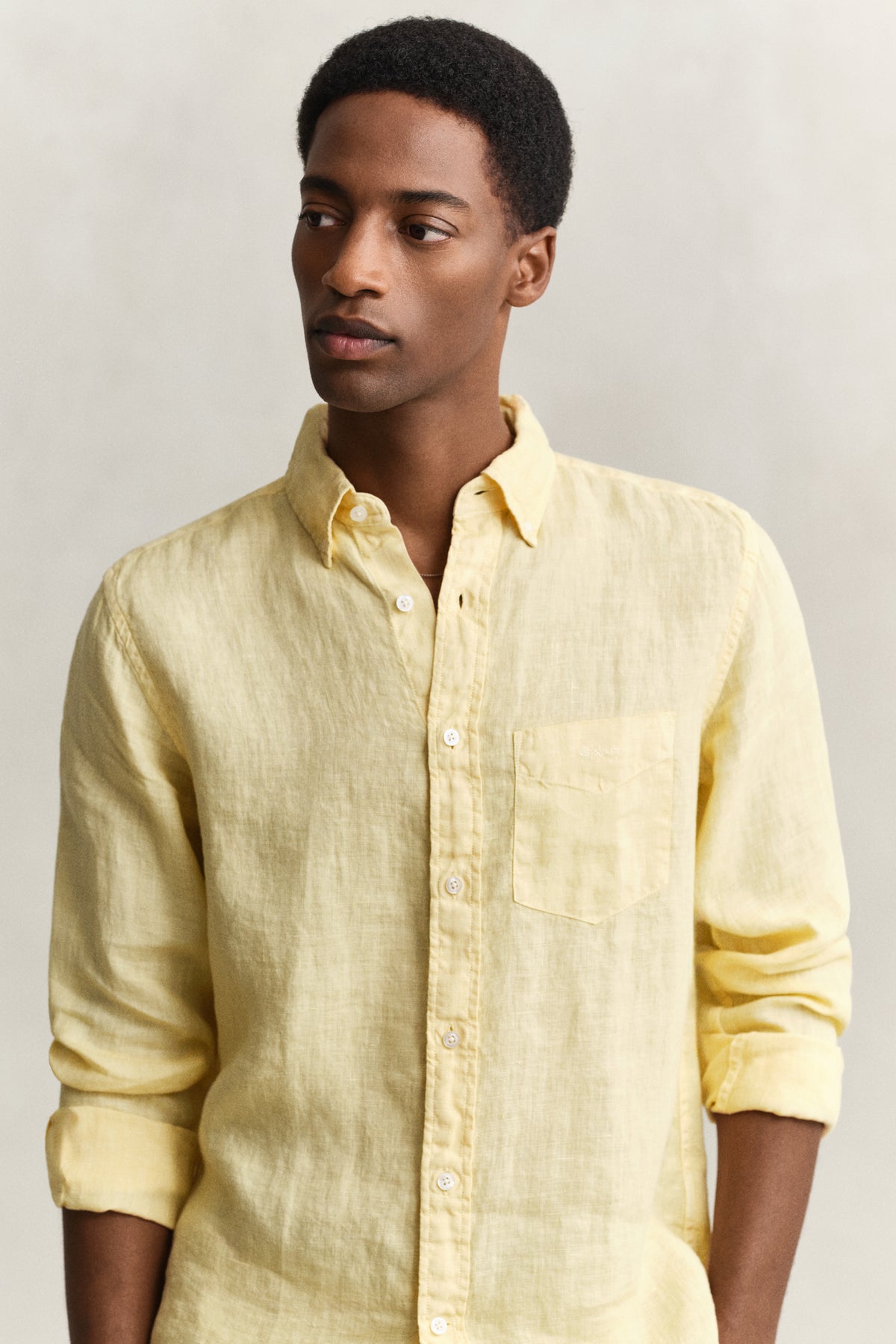MODEL WEARING REG GMNT DYED LINEN SHIRT