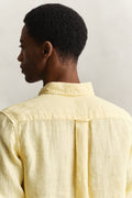 DUSTY LIGHT YELLOW, REG GMNT DYED LINEN SHIRT, CLOSE-UP BY GANT AU.