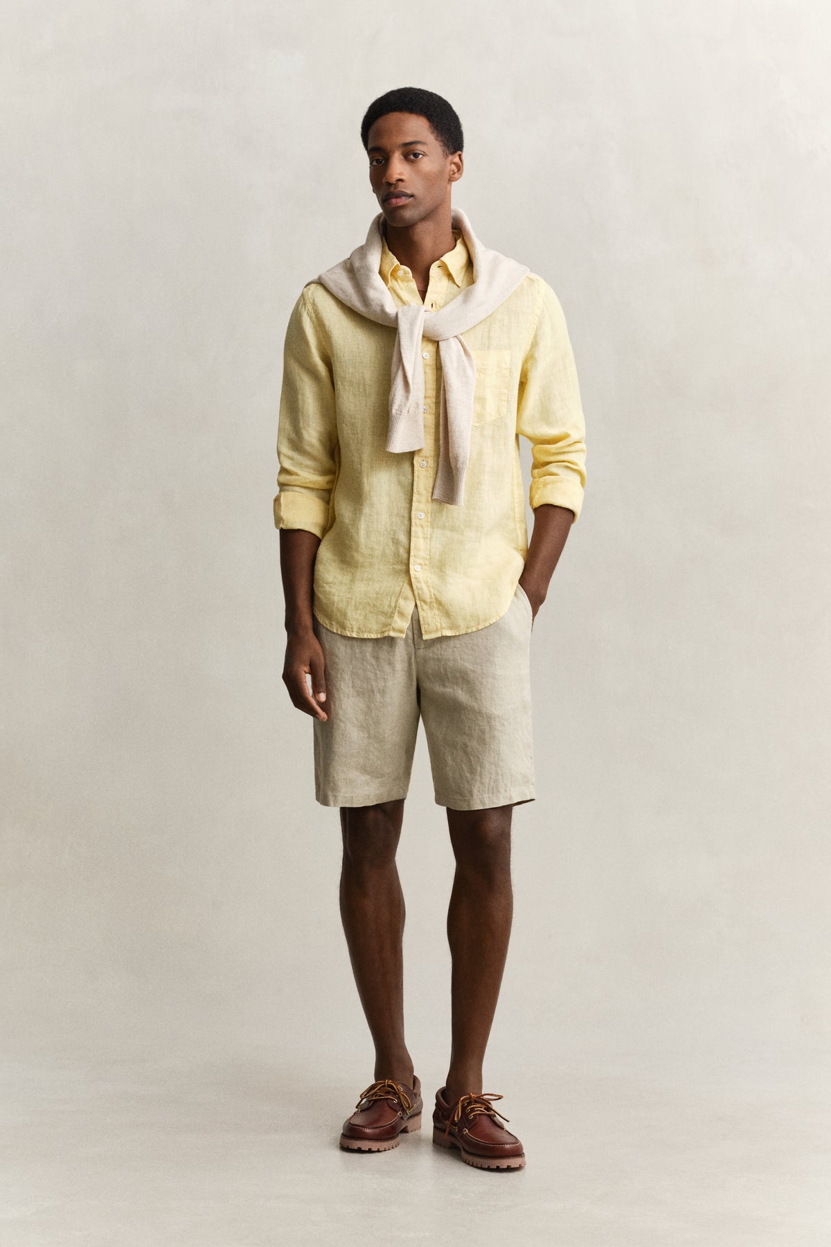 DUSTY LIGHT YELLOW, REG GMNT DYED LINEN SHIRT BY GANT AU.
