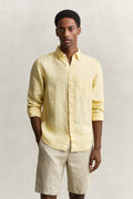 DUSTY LIGHT YELLOW, REG GMNT DYED LINEN SHIRT, FRONT-VIEW BY GANT AU.