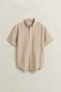 OAT BEIGE, REG COTTON LINEN SS SHIRT, FLAT-LAY BY GANT AU.
