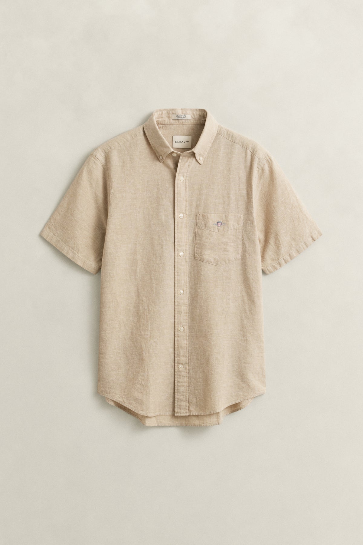 OAT BEIGE, REG COTTON LINEN SS SHIRT, FLAT-LAY BY GANT AU.